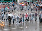 Ples v dežju nam je privabil smeh na obraz in igrivost v gibanju, maj 2015