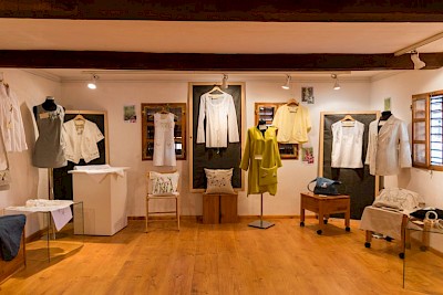 Divje rastoče orhideje na vezenini