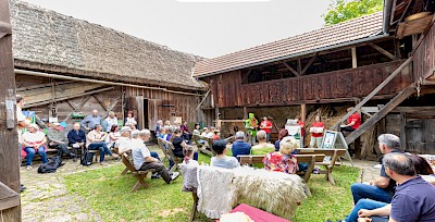 Predstavitev poljanskih zgodb na Šokčevem dvoru