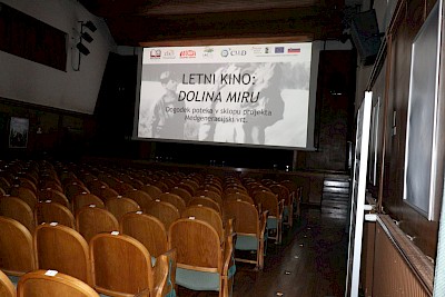 Medgeneracijski vrt: Letni kino: Dolina miru